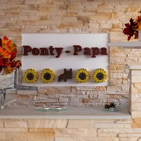 Ponty-papa Rendezvenyhaz 아파트호텔 *