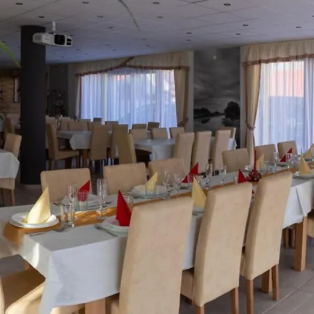 Hotel apartamentowy Ponty-papa Rendezvenyhaz *
