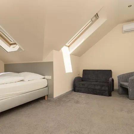 Ponty-papa Rendezvenyhaz Aparthotel