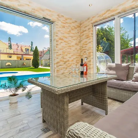 Apart-hotel Ponty-papa Rendezvényház *