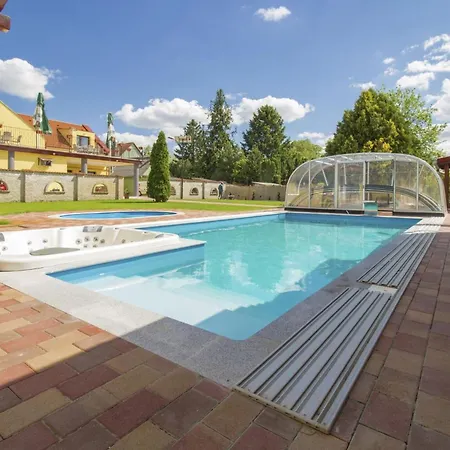 Ponty-papa Rendezvenyhaz Hotel apartamentowy Dávod