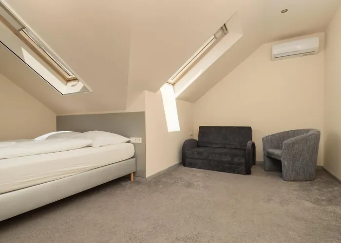 Ponty-papa Rendezvenyhaz Aparthotel